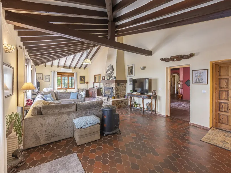 There are beautiful houses… and then there are places that create a special feeling from the very first moment.