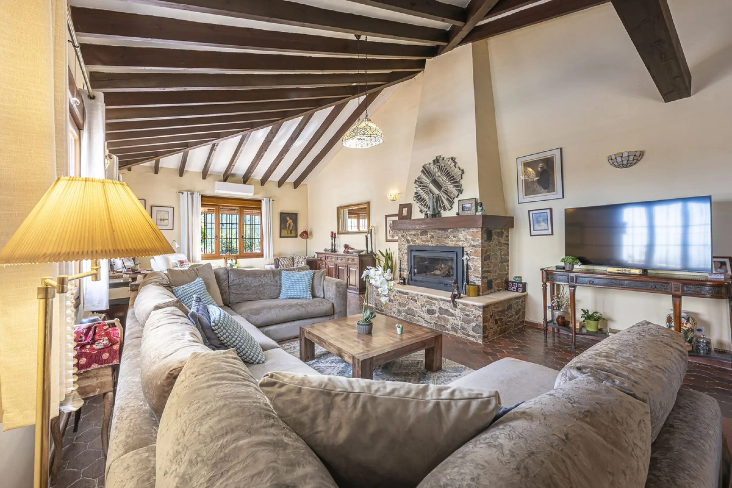 There are beautiful houses… and then there are places that create a special feeling from the very first moment.