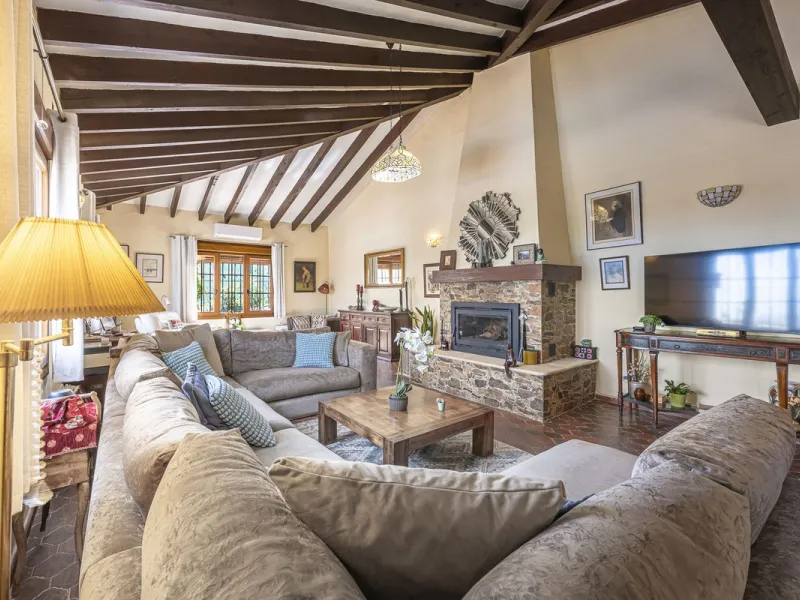 There are beautiful houses… and then there are places that create a special feeling from the very first moment.