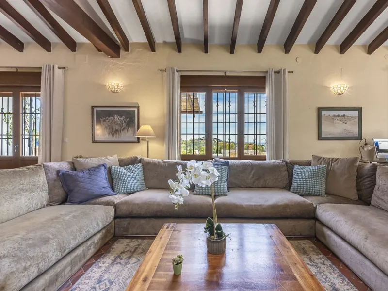 There are beautiful houses… and then there are places that create a special feeling from the very first moment.