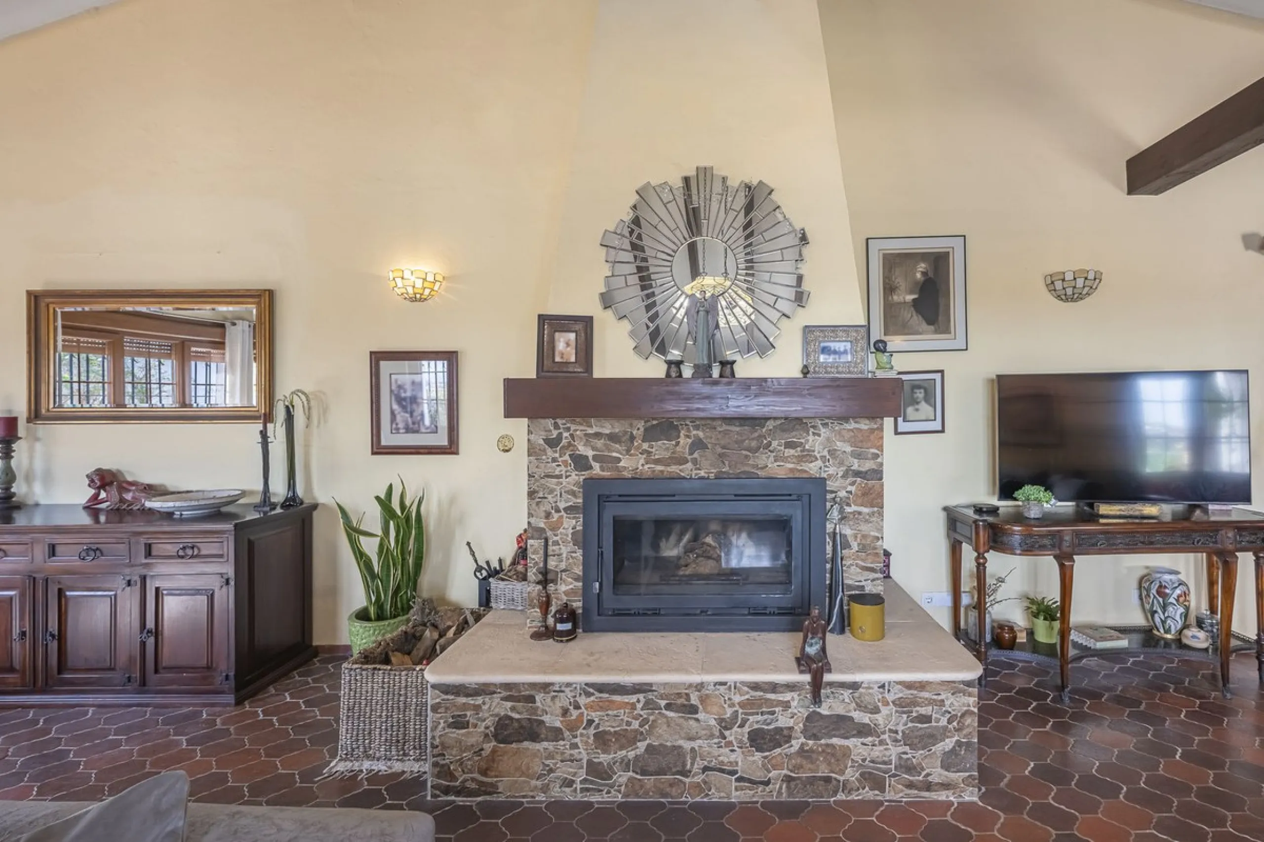 There are beautiful houses… and then there are places that create a special feeling from the very first moment.