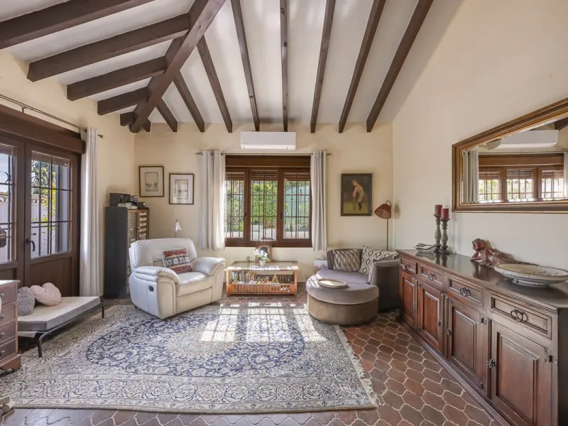There are beautiful houses… and then there are places that create a special feeling from the very first moment.