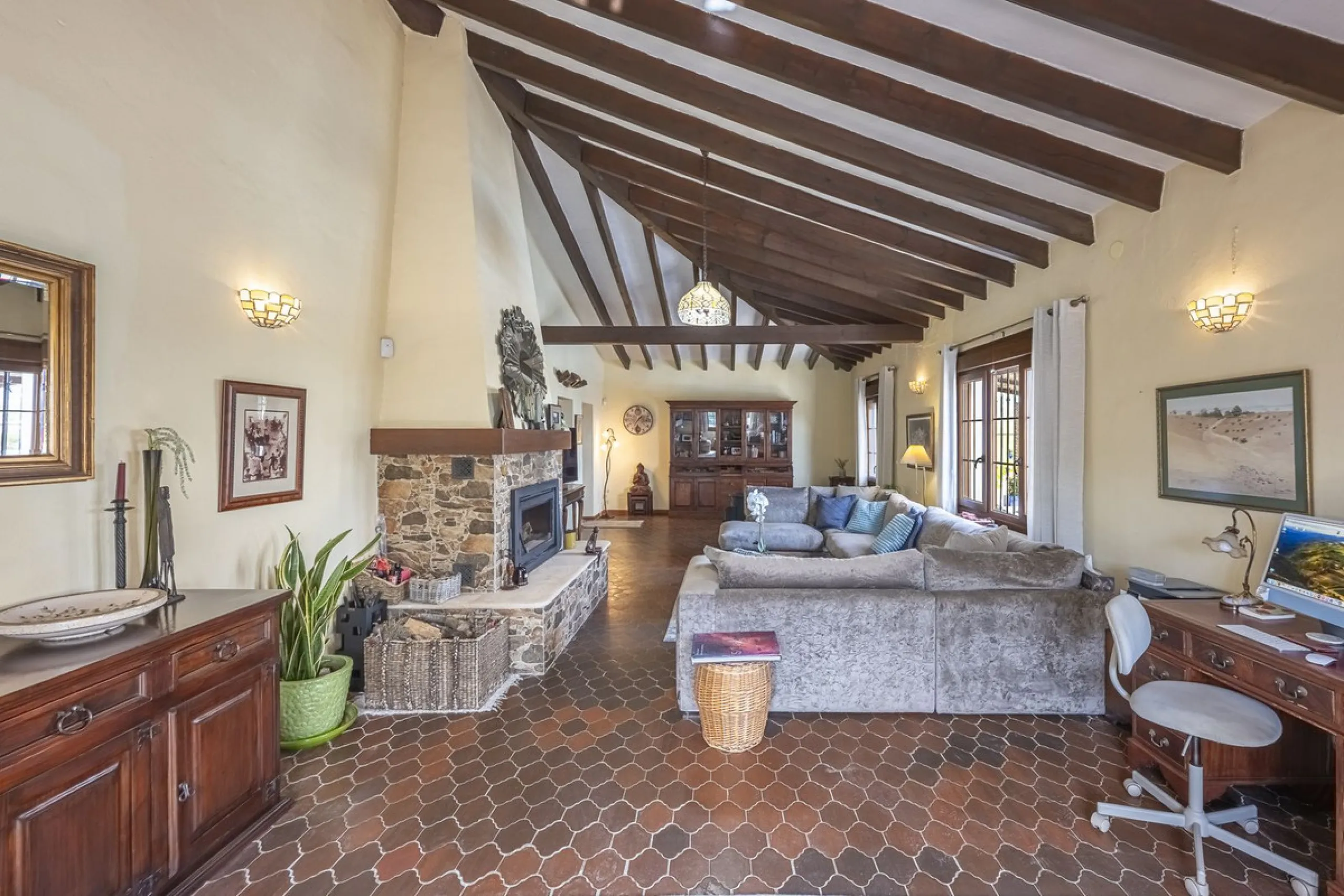 There are beautiful houses… and then there are places that create a special feeling from the very first moment.