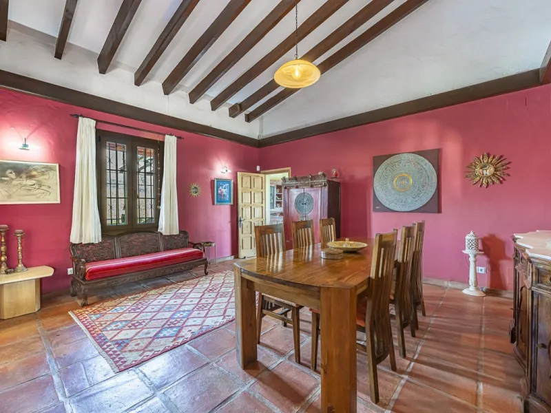 There are beautiful houses… and then there are places that create a special feeling from the very first moment.
