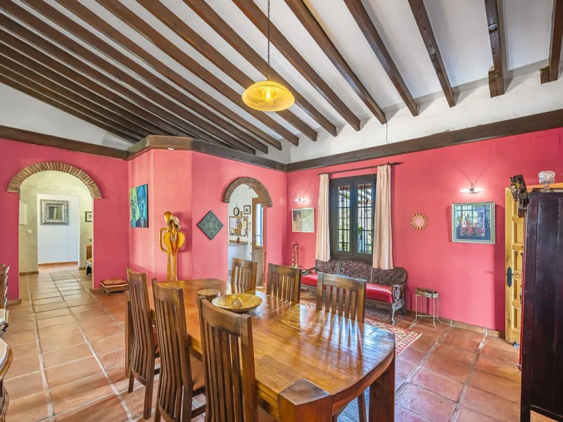 There are beautiful houses… and then there are places that create a special feeling from the very first moment.