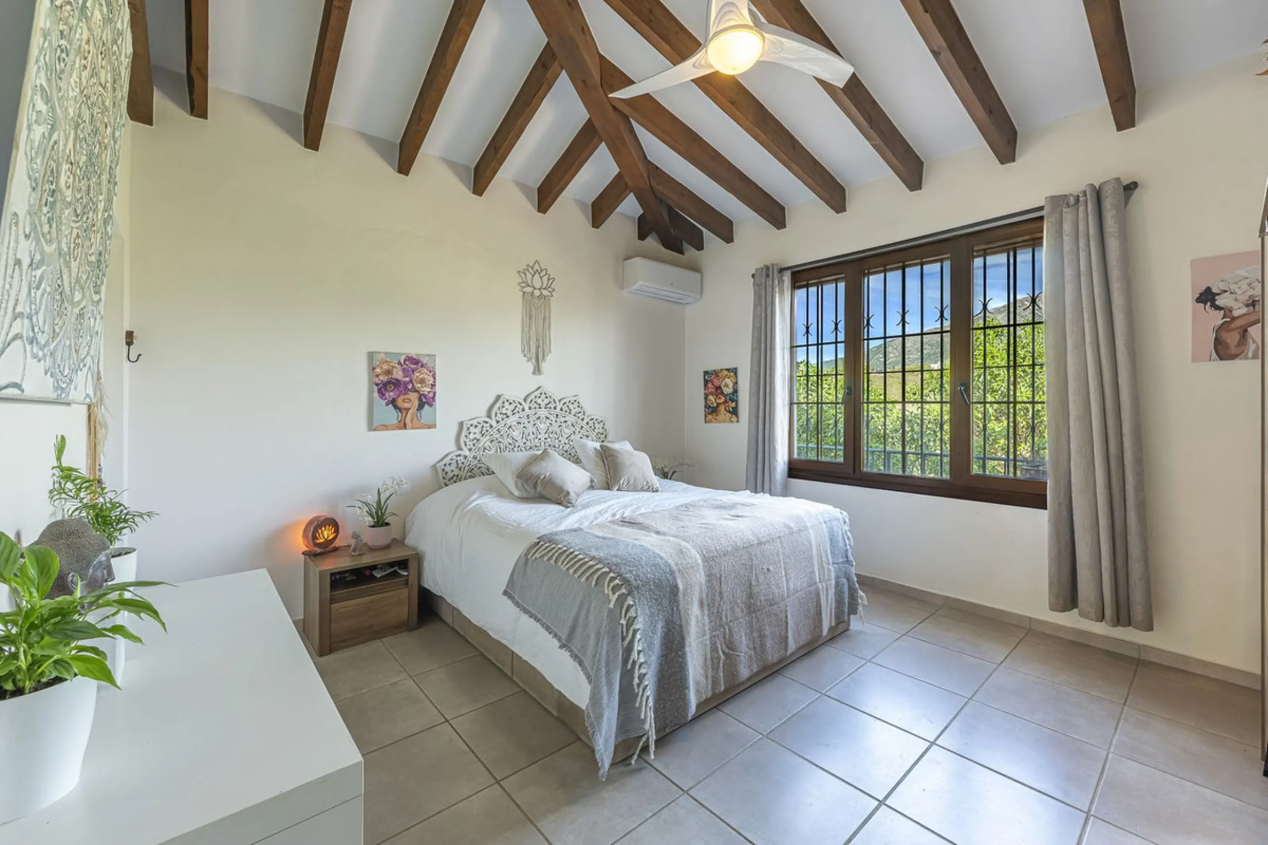 There are beautiful houses… and then there are places that create a special feeling from the very first moment.