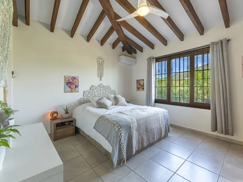 There are beautiful houses… and then there are places that create a special feeling from the very first moment.