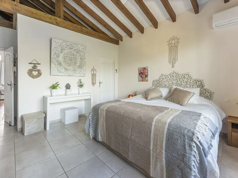 There are beautiful houses… and then there are places that create a special feeling from the very first moment.