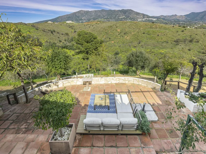 There are beautiful houses… and then there are places that create a special feeling from the very first moment.