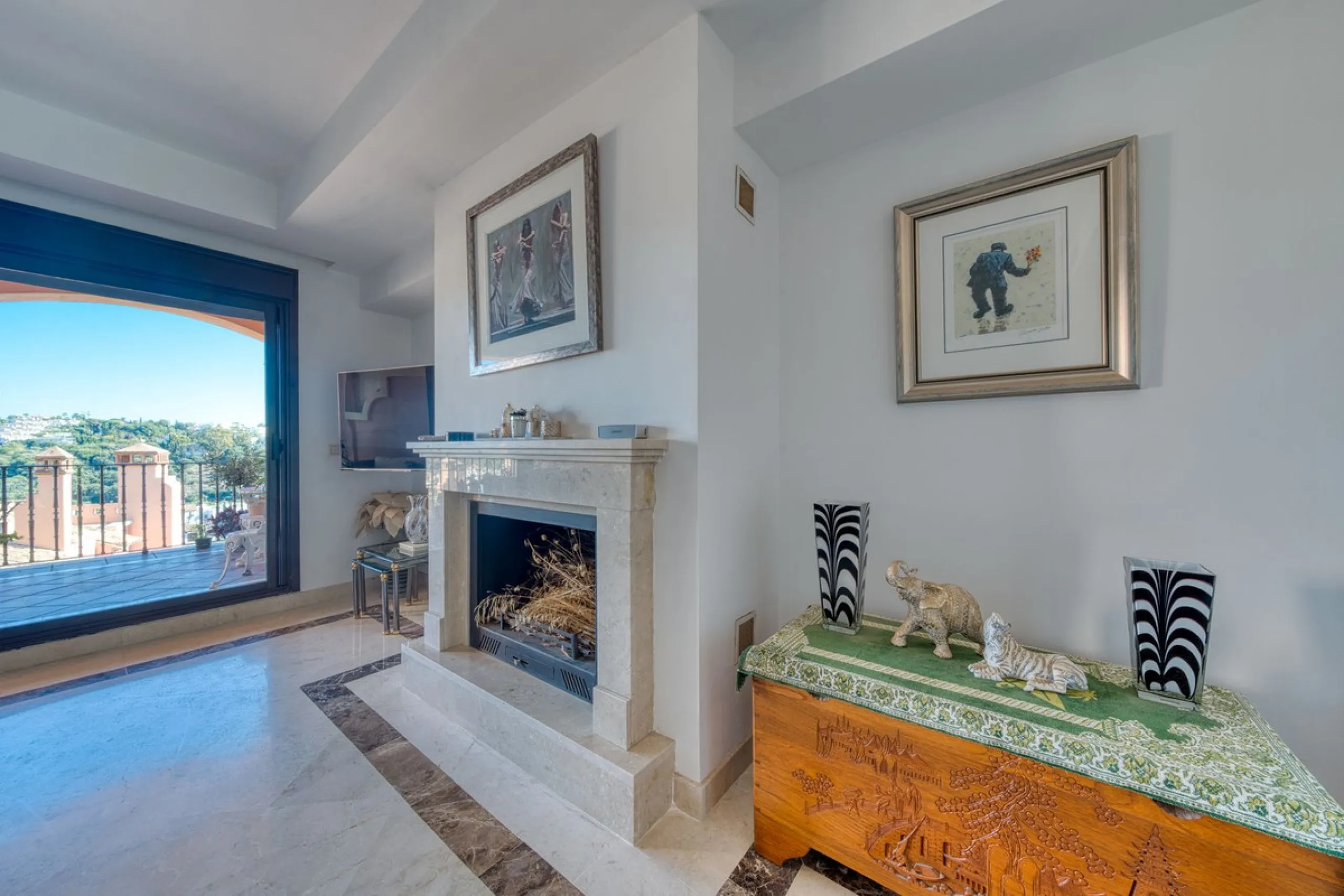 Refined Three-Bedroom Townhouse in an Exclusive Gated Community | Estepona