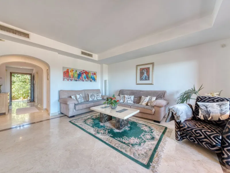 Refined Three-Bedroom Townhouse in an Exclusive Gated Community | Estepona