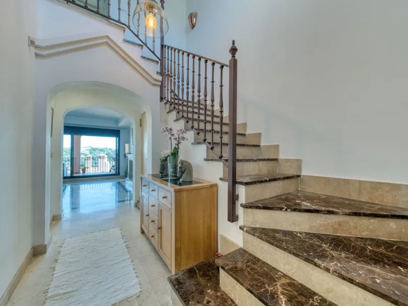 Refined Three-Bedroom Townhouse in an Exclusive Gated Community | Estepona