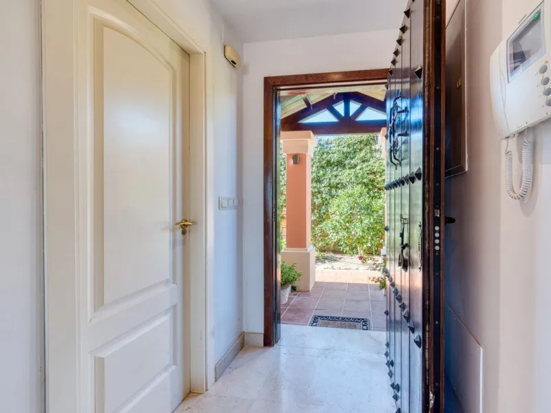 Refined Three-Bedroom Townhouse in an Exclusive Gated Community | Estepona