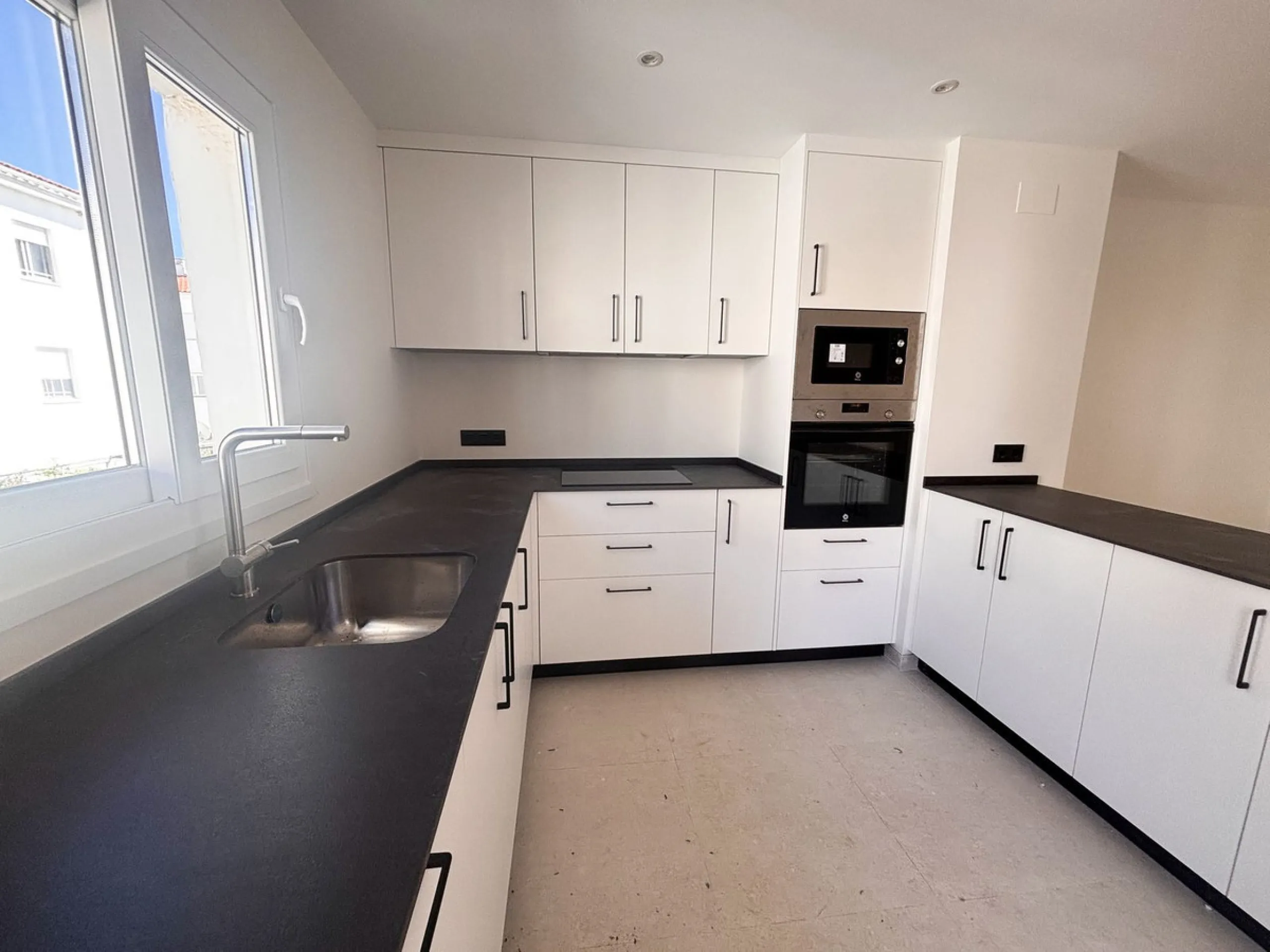 Bright and Modern 3-Bedroom Apartment in Selwo, Estepona