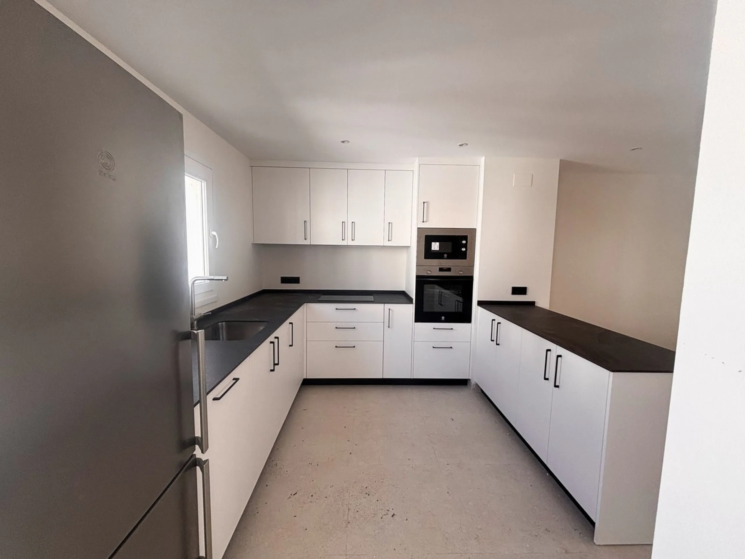 Bright and Modern 3-Bedroom Apartment in Selwo, Estepona