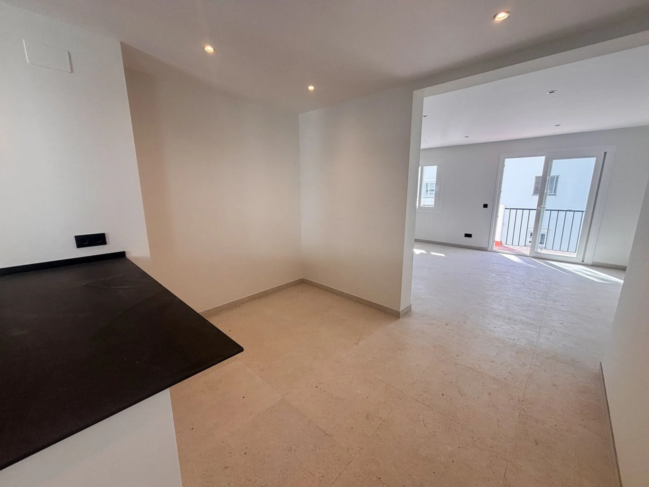 Bright and Modern 3-Bedroom Apartment in Selwo, Estepona