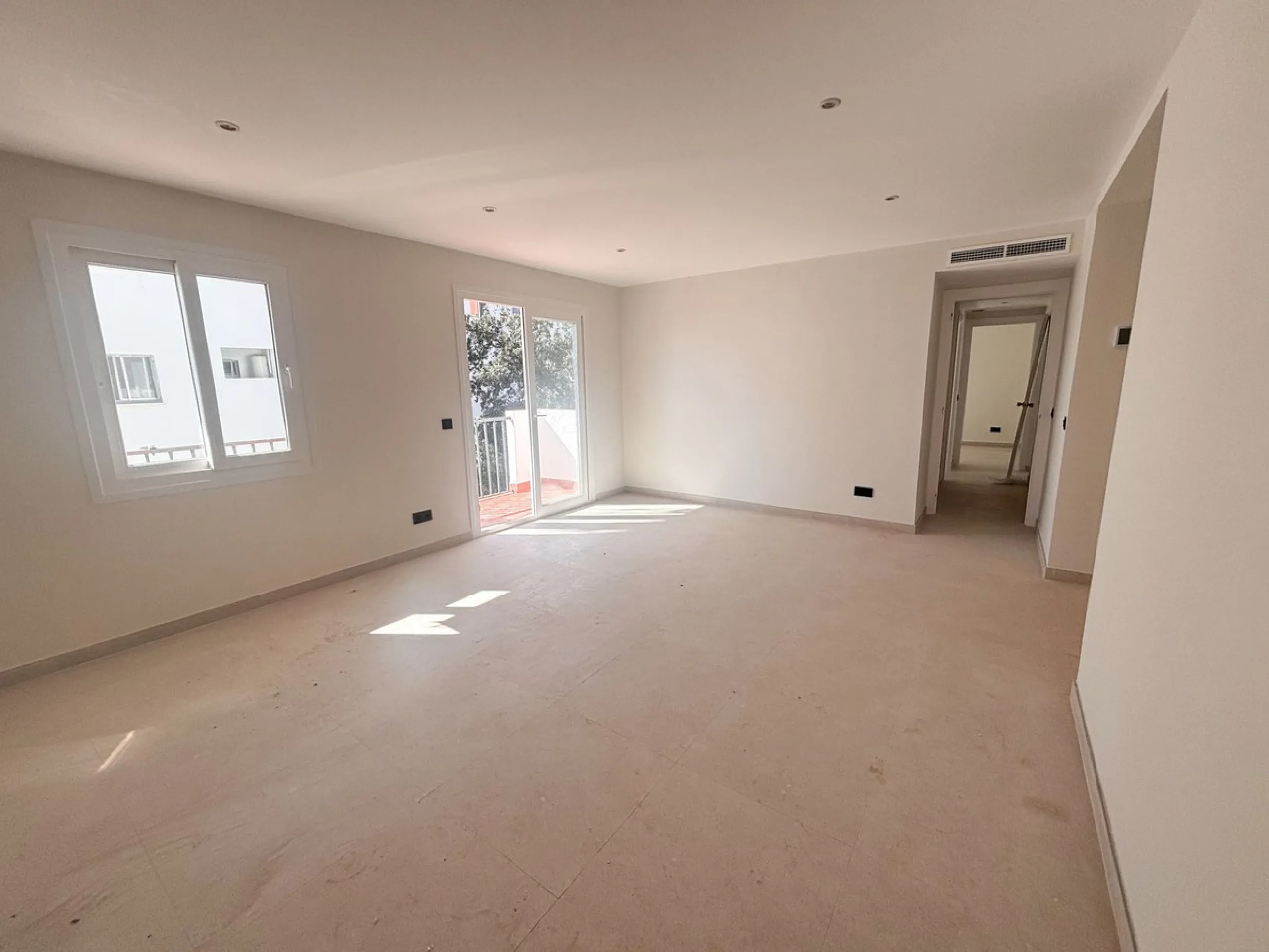 Bright and Modern 3-Bedroom Apartment in Selwo, Estepona