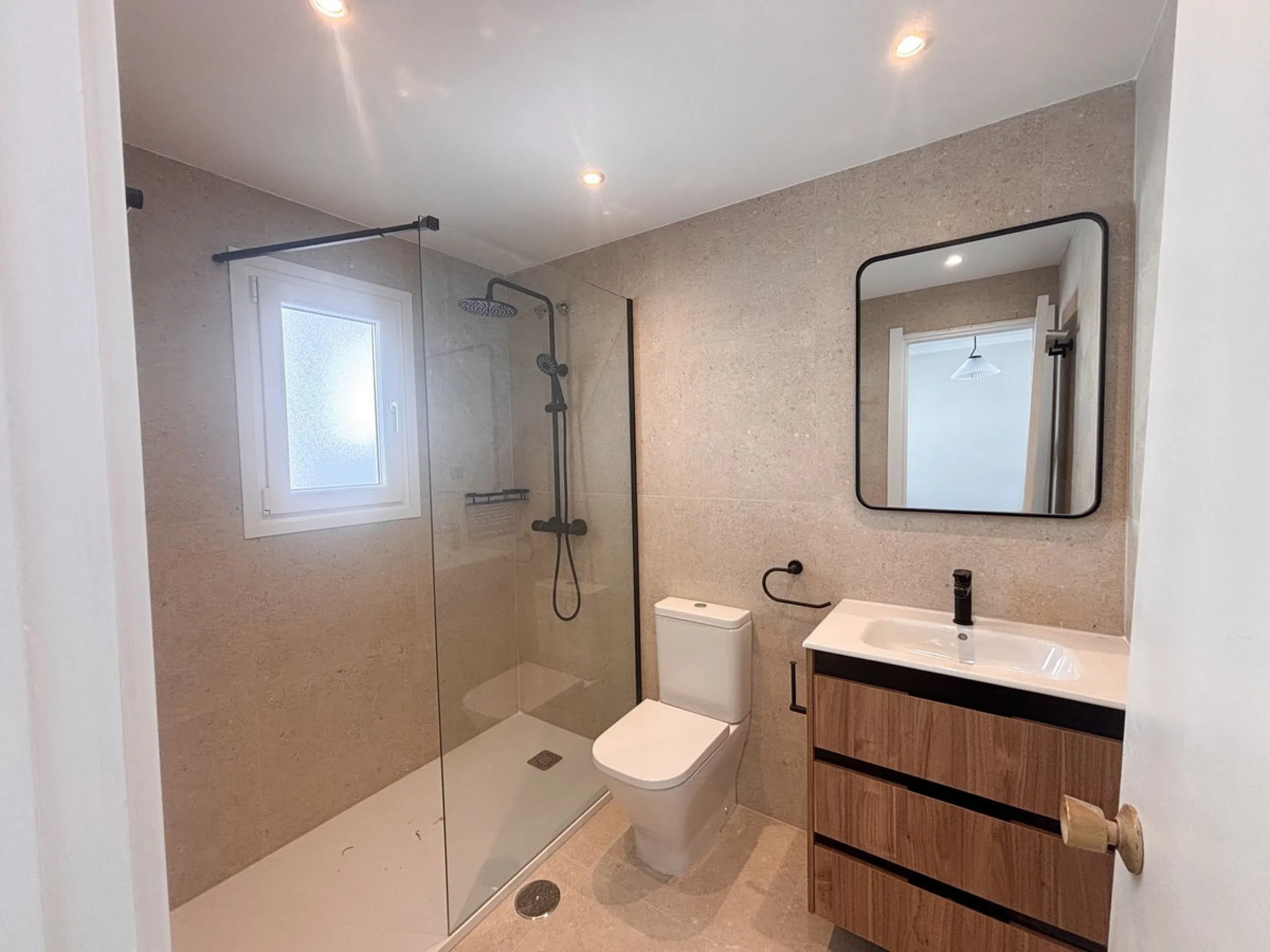 Bright and Modern 3-Bedroom Apartment in Selwo, Estepona