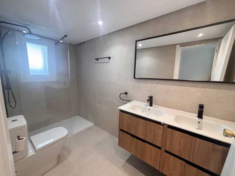 Bright and Modern 3-Bedroom Apartment in Selwo, Estepona