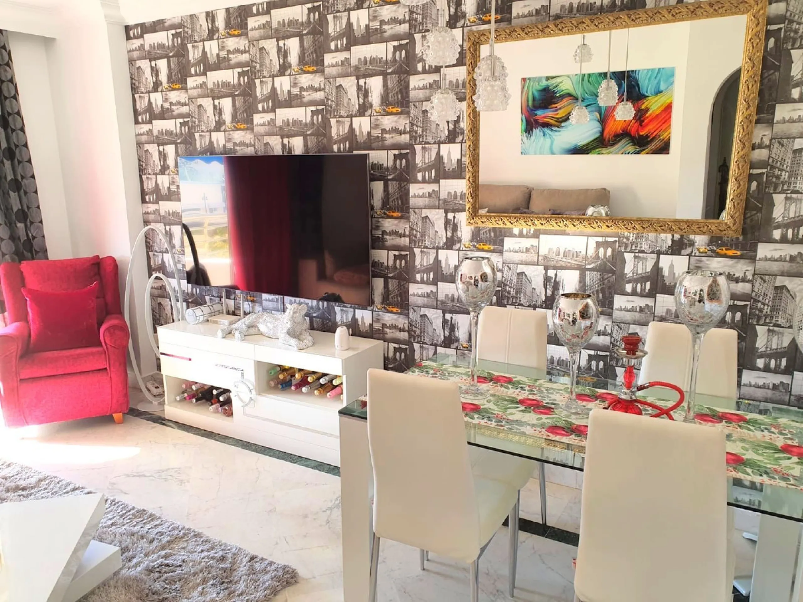 Nice apartment in the heart of Puerto Banus. Close to transport, sandy beach, restaurants and luxury stores such as El Corte Ingles. Apartment is available for rent long or short periods. It has 2 bedrooms (the master bedroom has its own bathroom).