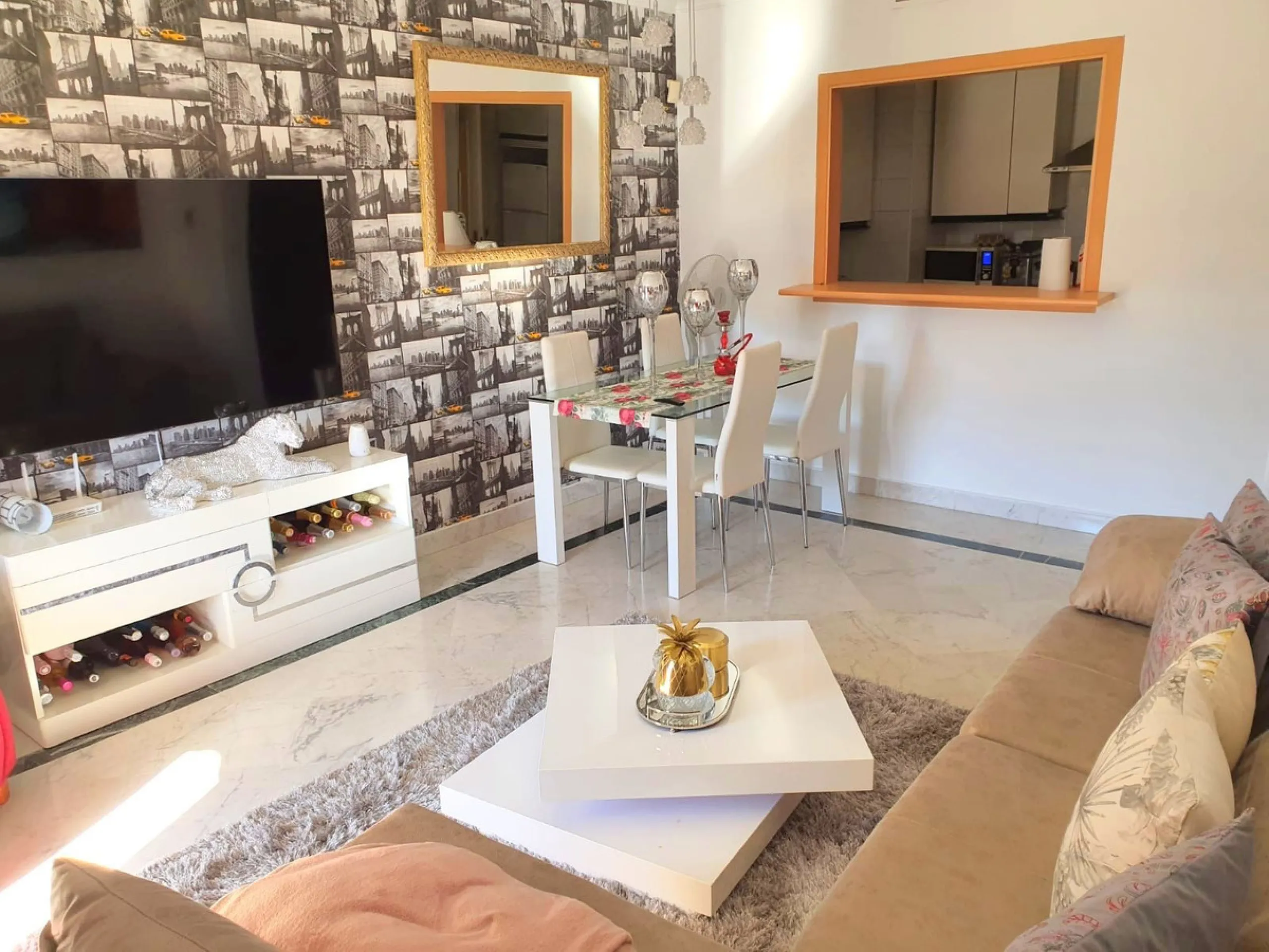 Nice apartment in the heart of Puerto Banus. Close to transport, sandy beach, restaurants and luxury stores such as El Corte Ingles. Apartment is available for rent long or short periods. It has 2 bedrooms (the master bedroom has its own bathroom).
