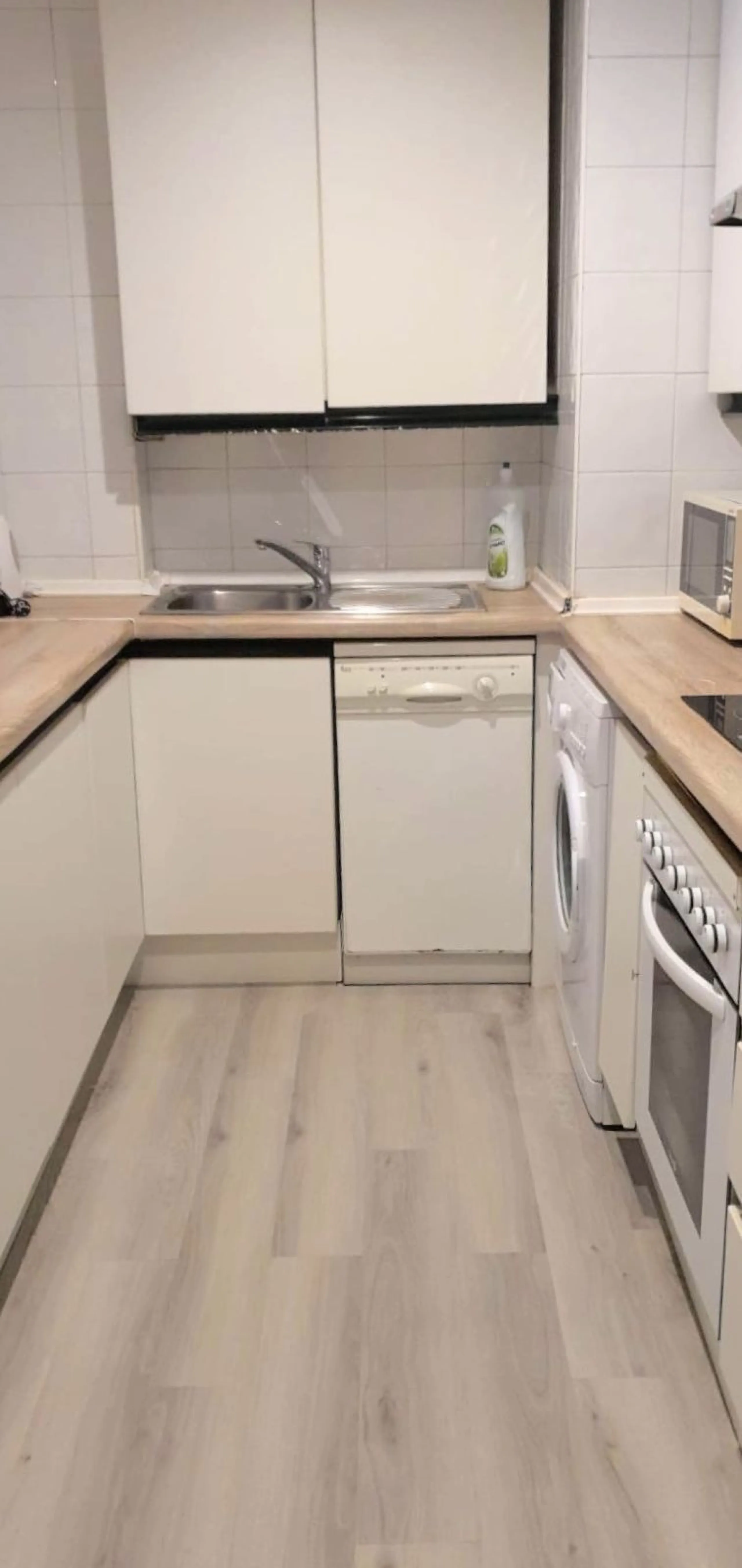 Nice apartment in the heart of Puerto Banus. Close to transport, sandy beach, restaurants and luxury stores such as El Corte Ingles. Apartment is available for rent long or short periods. It has 2 bedrooms (the master bedroom has its own bathroom).