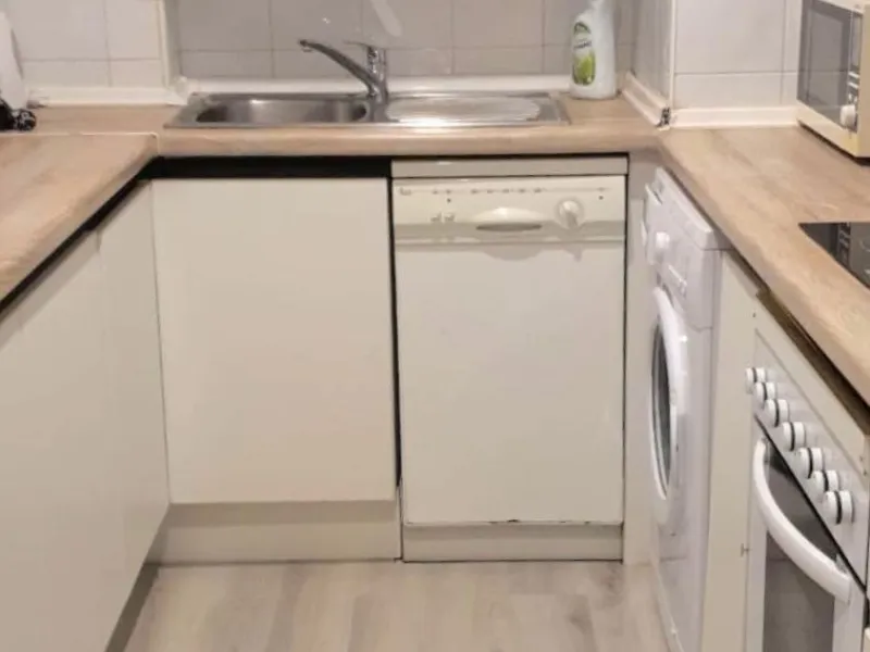 Nice apartment in the heart of Puerto Banus. Close to transport, sandy beach, restaurants and luxury stores such as El Corte Ingles. Apartment is available for rent long or short periods. It has 2 bedrooms (the master bedroom has its own bathroom).