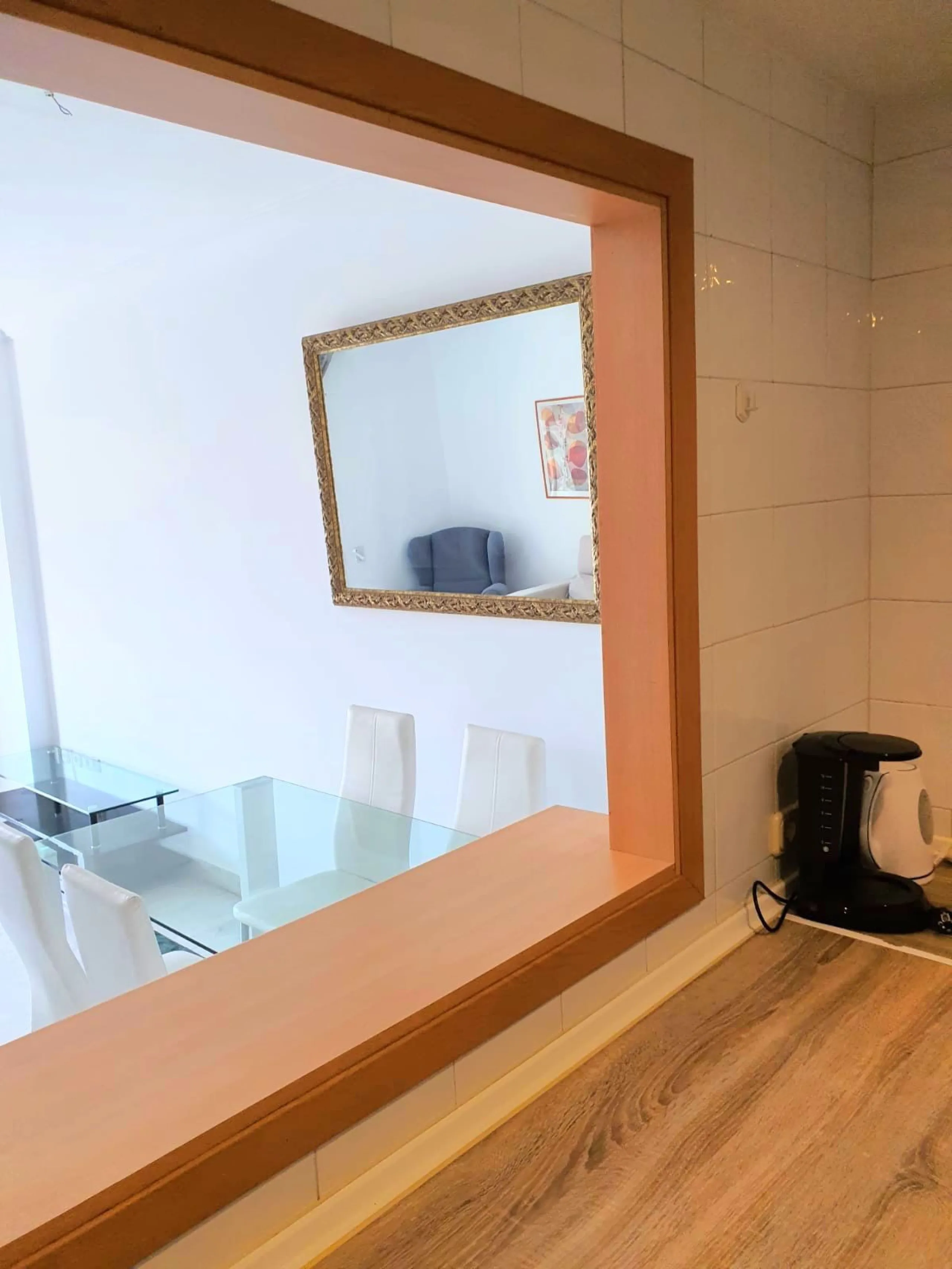 Nice apartment in the heart of Puerto Banus. Close to transport, sandy beach, restaurants and luxury stores such as El Corte Ingles. Apartment is available for rent long or short periods. It has 2 bedrooms (the master bedroom has its own bathroom).