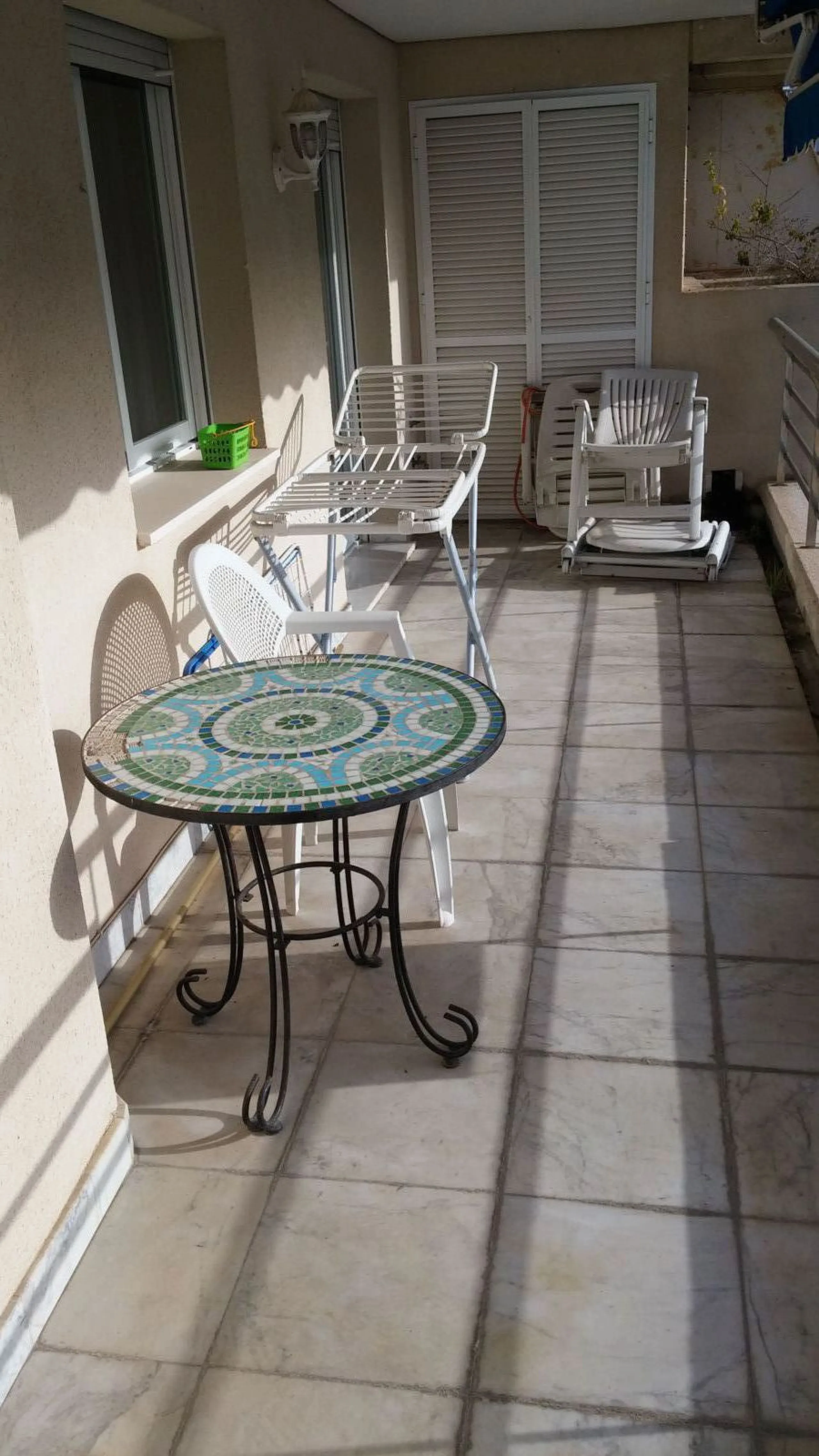 Nice apartment in the heart of Puerto Banus. Close to transport, sandy beach, restaurants and luxury stores such as El Corte Ingles. Apartment is available for rent long or short periods. It has 2 bedrooms (the master bedroom has its own bathroom).