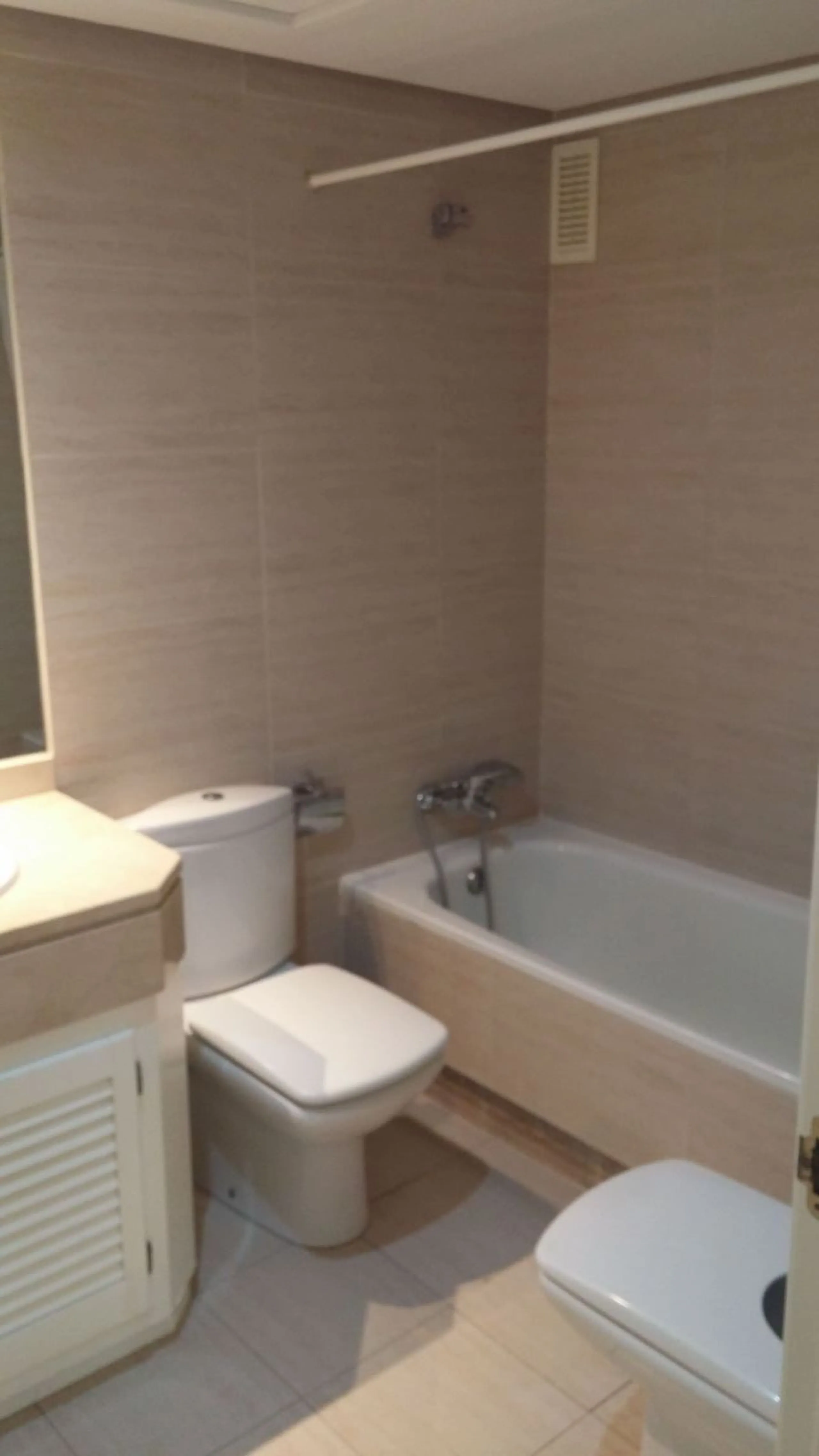 Nice apartment in the heart of Puerto Banus. Close to transport, sandy beach, restaurants and luxury stores such as El Corte Ingles. Apartment is available for rent long or short periods. It has 2 bedrooms (the master bedroom has its own bathroom).