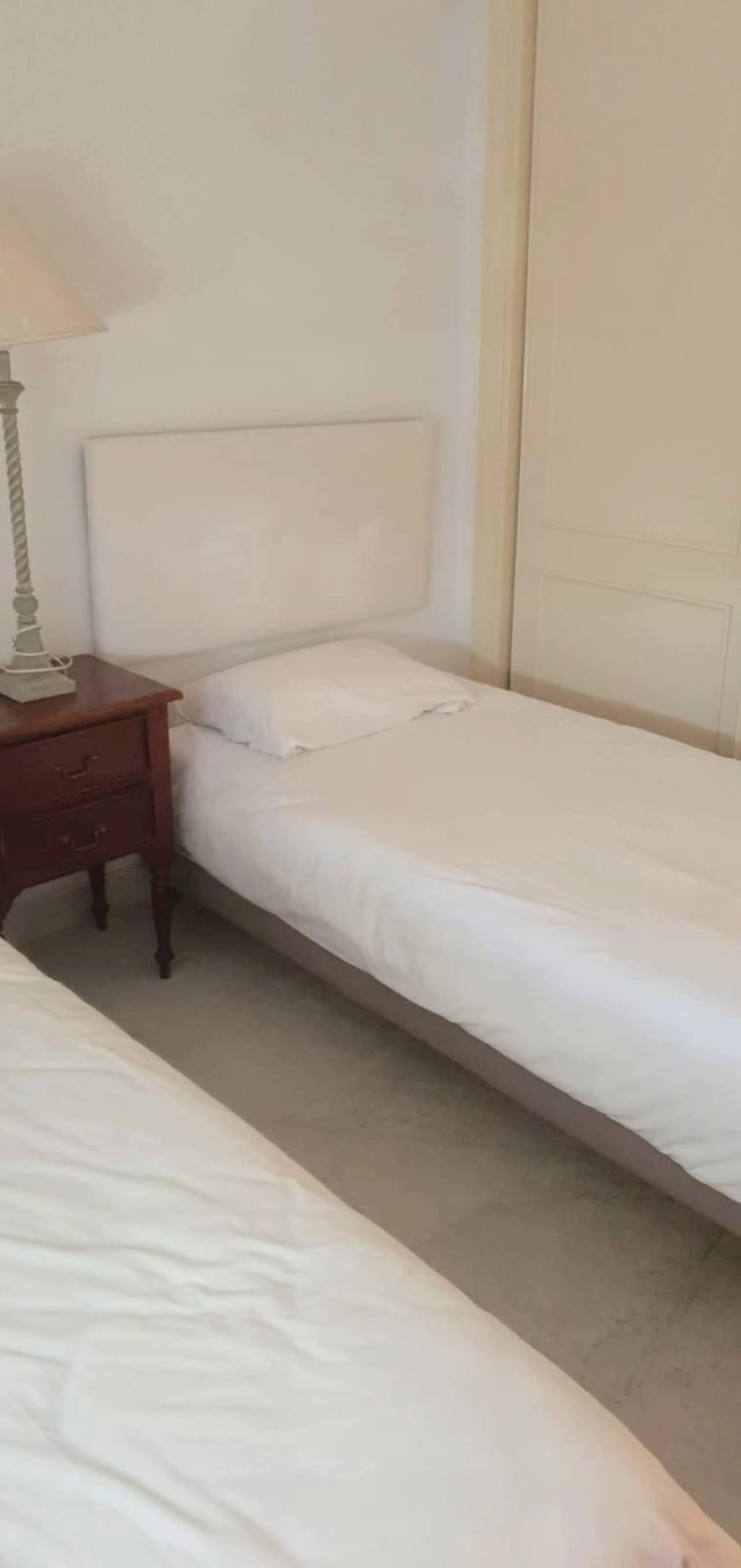 Nice apartment in the heart of Puerto Banus. Close to transport, sandy beach, restaurants and luxury stores such as El Corte Ingles. Apartment is available for rent long or short periods. It has 2 bedrooms (the master bedroom has its own bathroom).