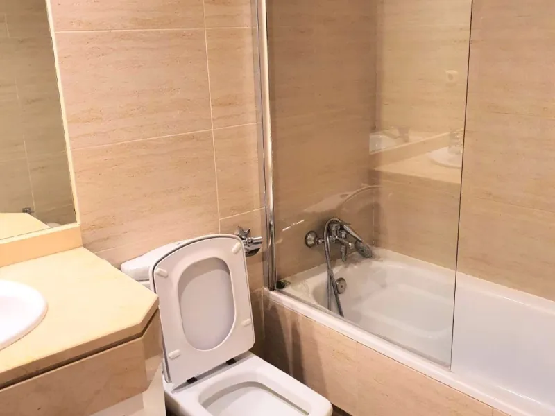 Nice apartment in the heart of Puerto Banus. Close to transport, sandy beach, restaurants and luxury stores such as El Corte Ingles. Apartment is available for rent long or short periods. It has 2 bedrooms (the master bedroom has its own bathroom).