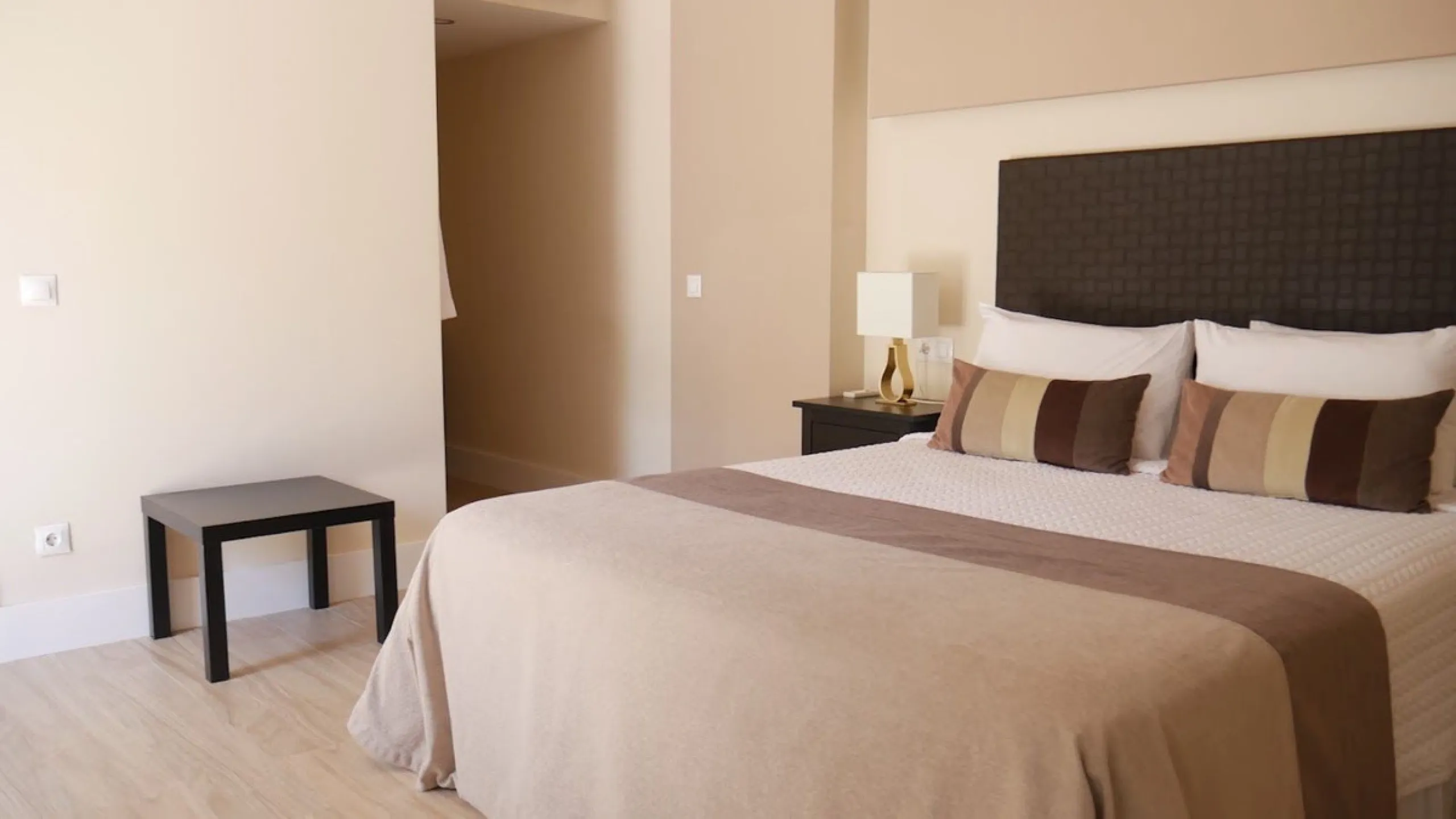 Discover the ultimate Andalusian retreat. A 4-star boutique estate offers a rare blend of historic charm and modern luxury, just 10 minutes from the iconic center of Ronda. This impeccably restored 7-bedroom Cortijo (traditional farmhouse) nestled in the 
