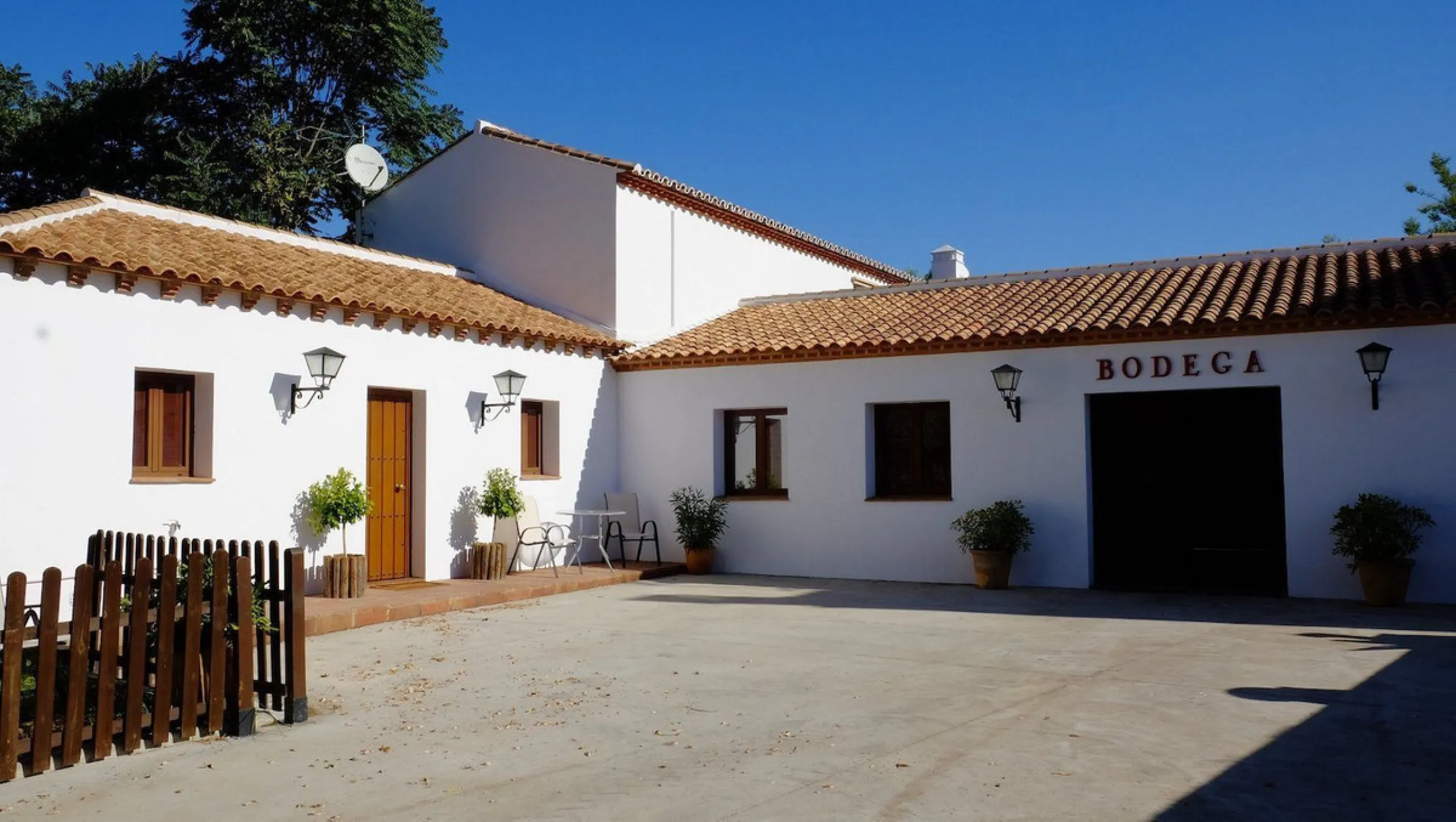 Discover the ultimate Andalusian retreat. A 4-star boutique estate offers a rare blend of historic charm and modern luxury, just 10 minutes from the iconic center of Ronda. This impeccably restored 7-bedroom Cortijo (traditional farmhouse) nestled in the 