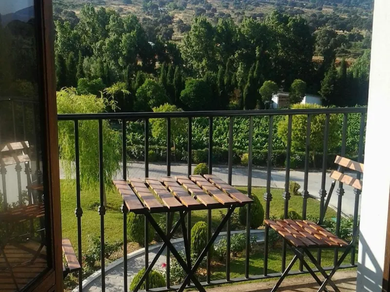 Discover the ultimate Andalusian retreat. A 4-star boutique estate offers a rare blend of historic charm and modern luxury, just 10 minutes from the iconic center of Ronda. This impeccably restored 7-bedroom Cortijo (traditional farmhouse) nestled in the 