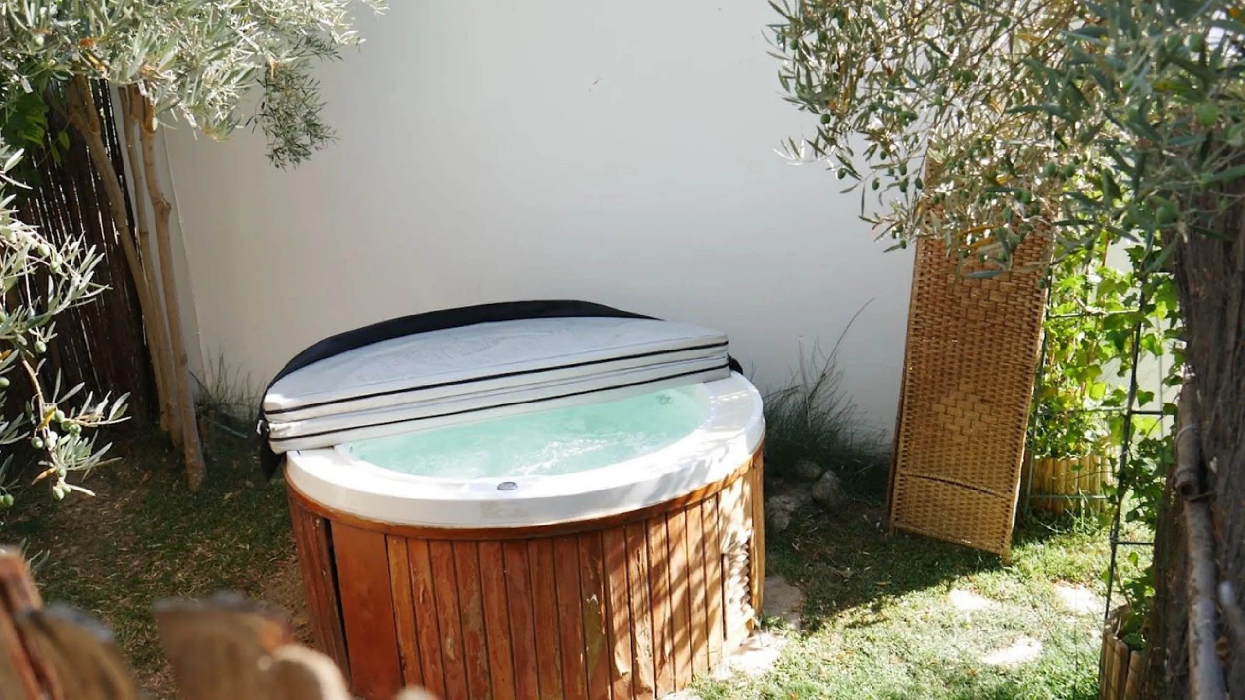 Discover the ultimate Andalusian retreat. A 4-star boutique estate offers a rare blend of historic charm and modern luxury, just 10 minutes from the iconic center of Ronda. This impeccably restored 7-bedroom Cortijo (traditional farmhouse) nestled in the 