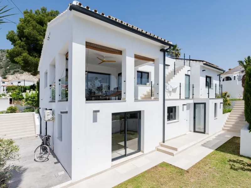 Detached villa set within an exclusive residential development, combining tranquillity, privacy and an unbeatable location.