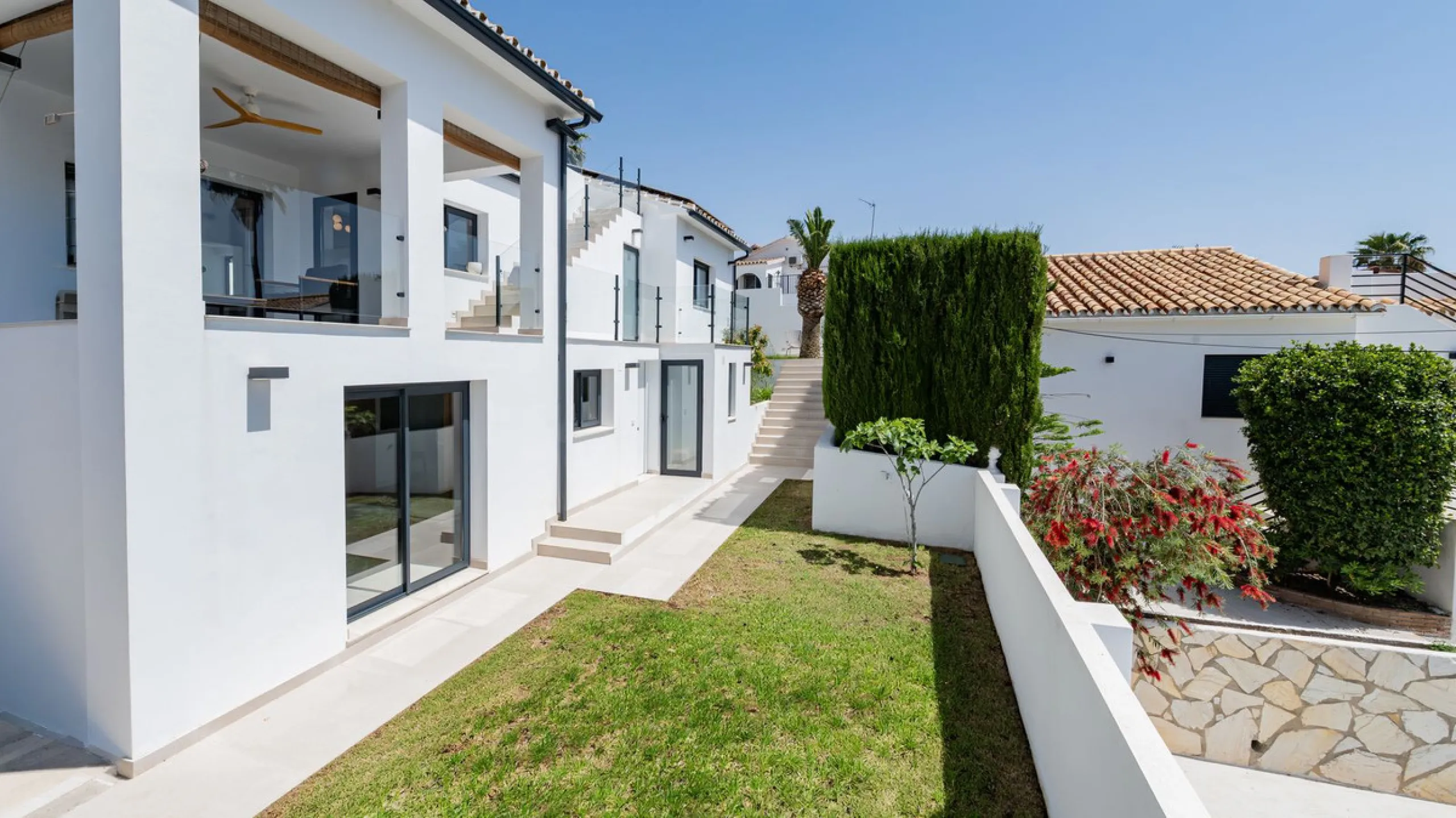 Detached villa set within an exclusive residential development, combining tranquillity, privacy and an unbeatable location.