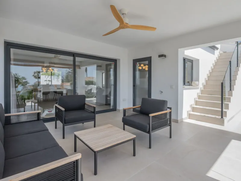 Detached villa set within an exclusive residential development, combining tranquillity, privacy and an unbeatable location.