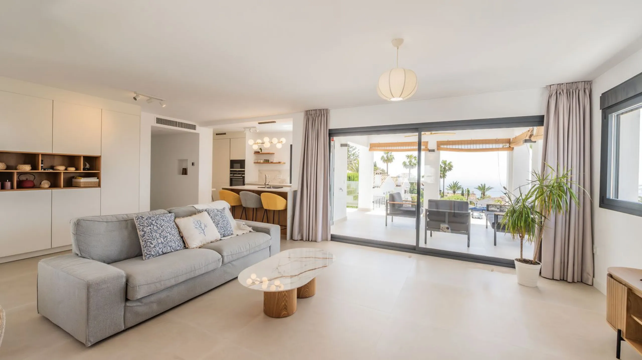 Detached villa set within an exclusive residential development, combining tranquillity, privacy and an unbeatable location.
