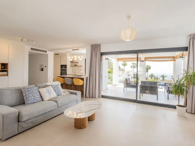 Detached villa set within an exclusive residential development, combining tranquillity, privacy and an unbeatable location.