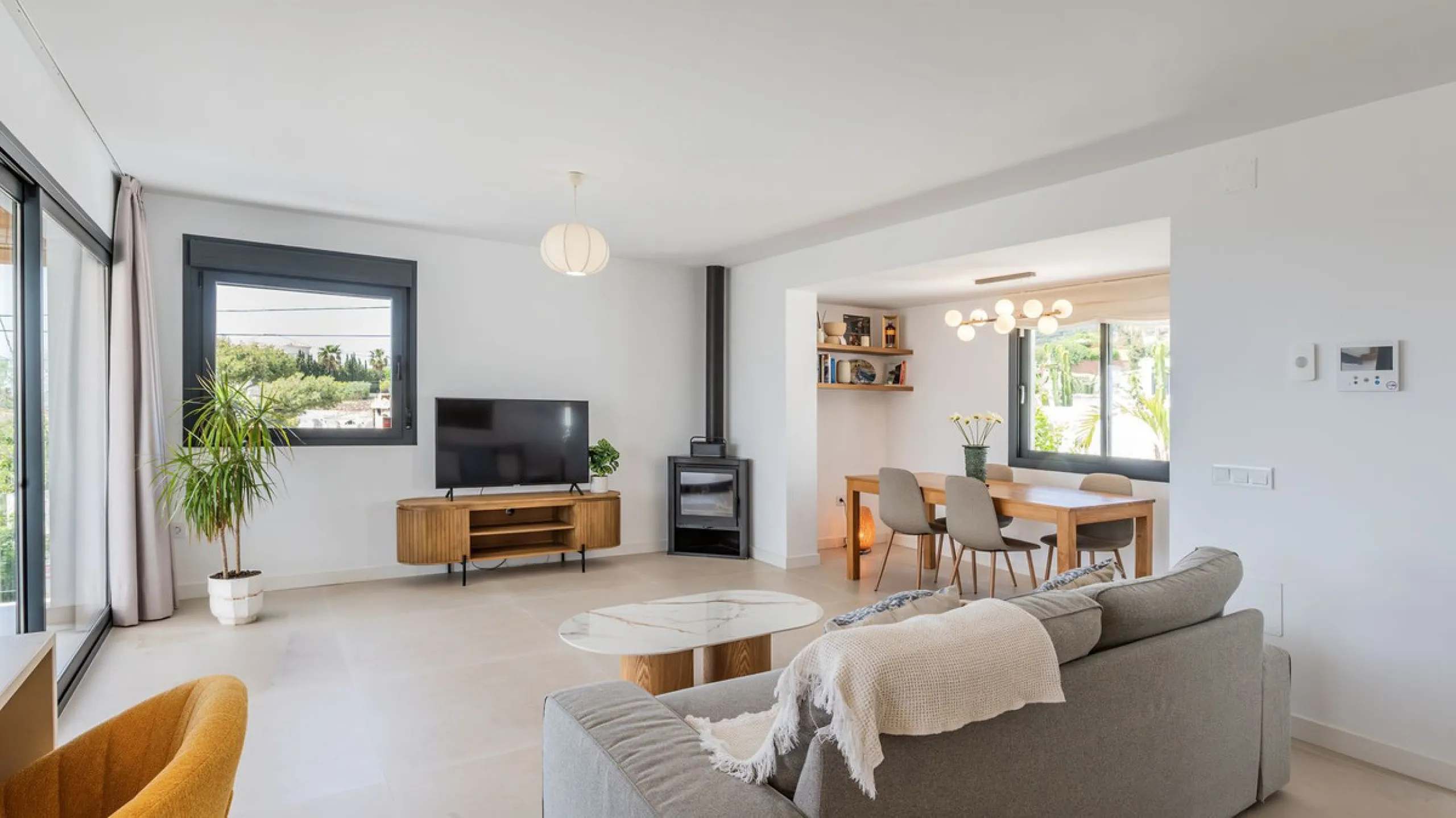 Detached villa set within an exclusive residential development, combining tranquillity, privacy and an unbeatable location.