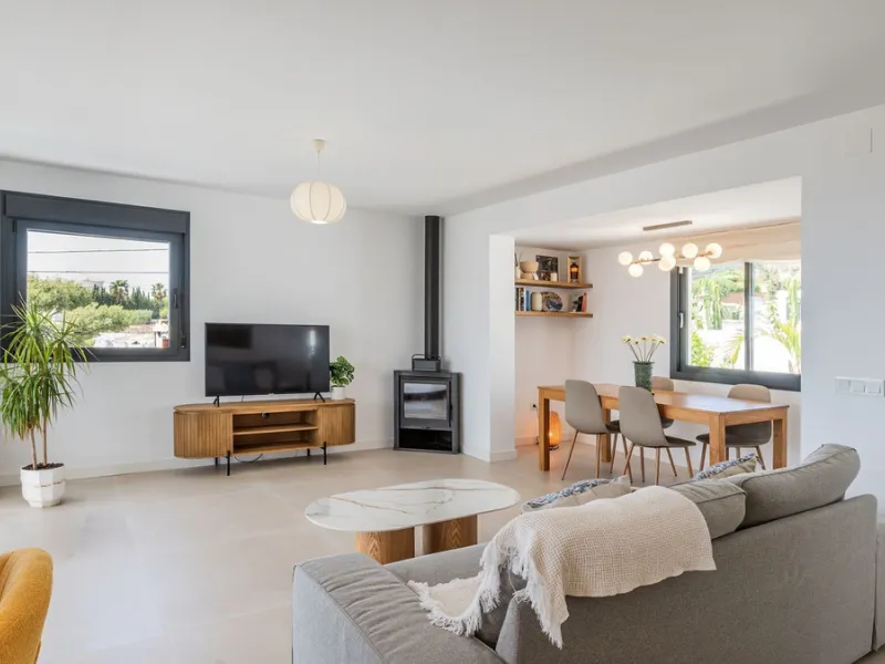 Detached villa set within an exclusive residential development, combining tranquillity, privacy and an unbeatable location.