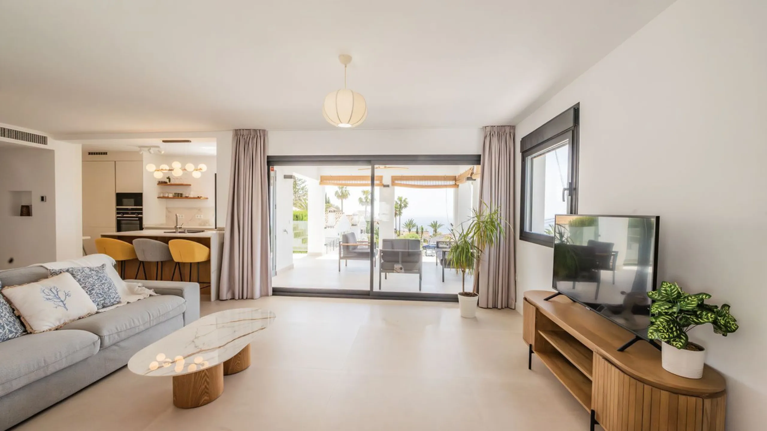 Detached villa set within an exclusive residential development, combining tranquillity, privacy and an unbeatable location.