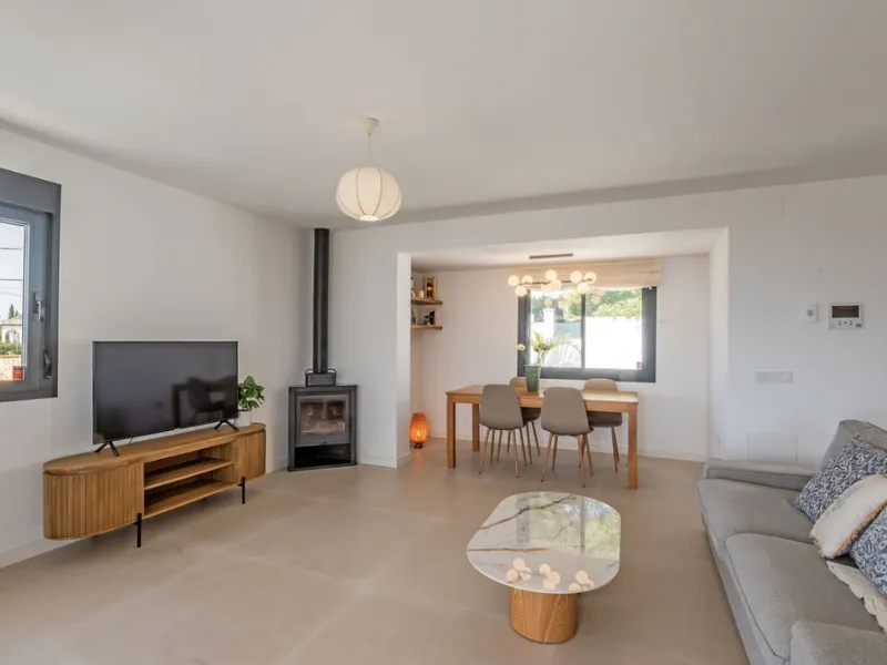 Detached villa set within an exclusive residential development, combining tranquillity, privacy and an unbeatable location.
