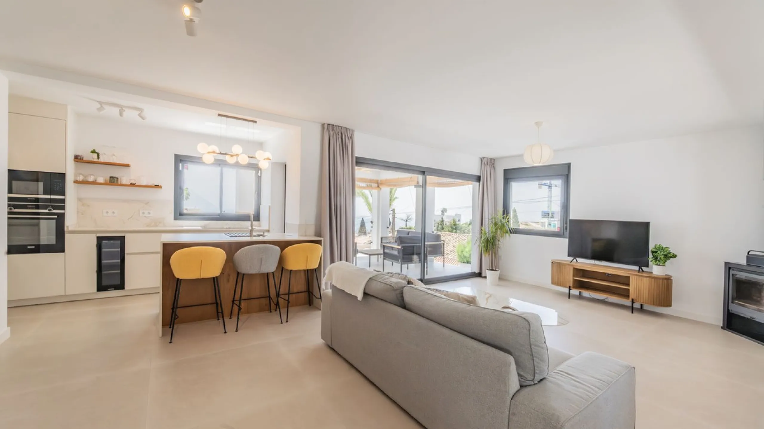 Detached villa set within an exclusive residential development, combining tranquillity, privacy and an unbeatable location.