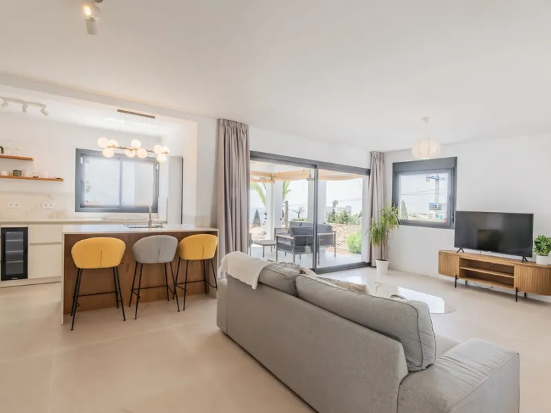 Detached villa set within an exclusive residential development, combining tranquillity, privacy and an unbeatable location.