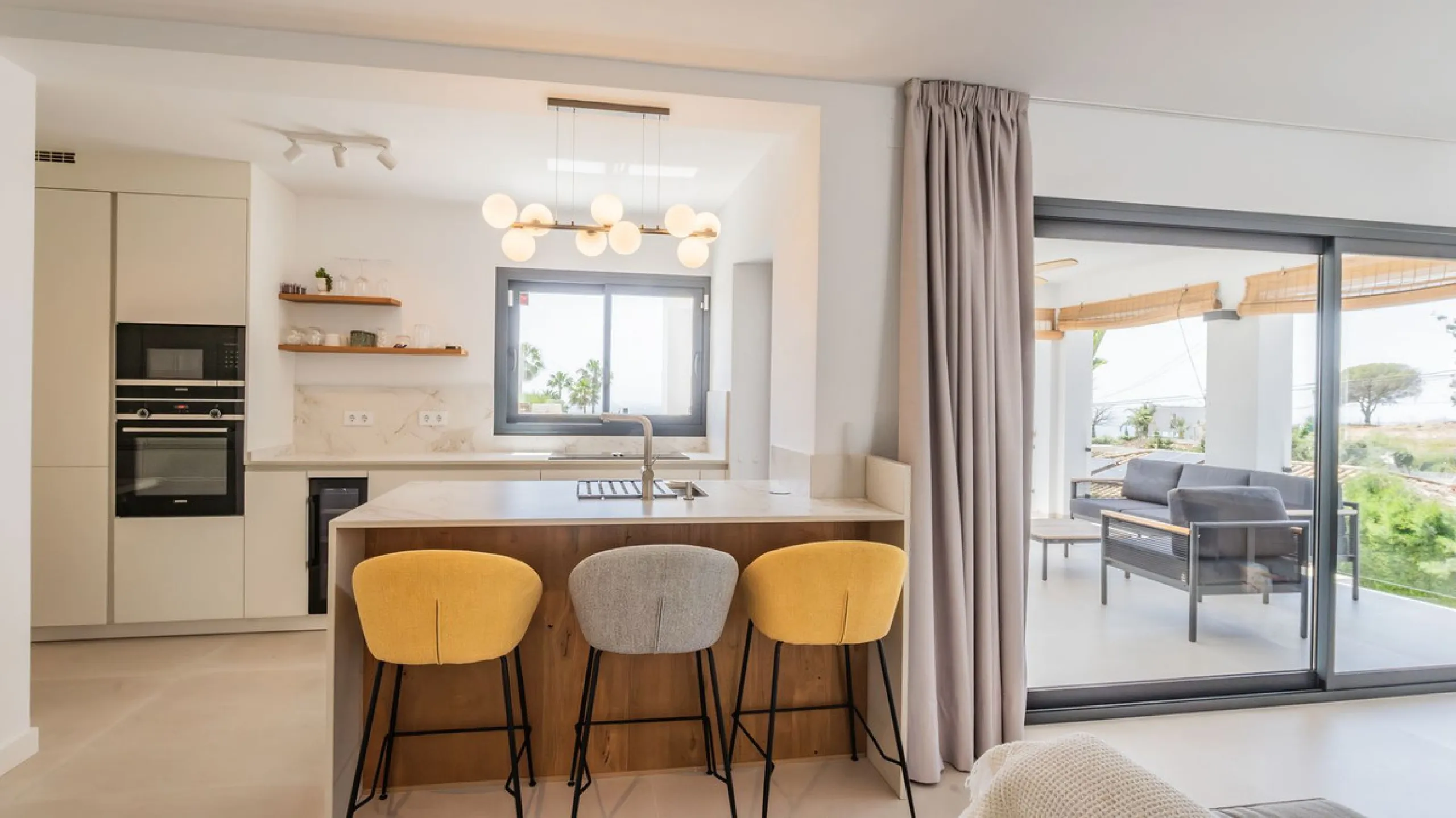Detached villa set within an exclusive residential development, combining tranquillity, privacy and an unbeatable location.