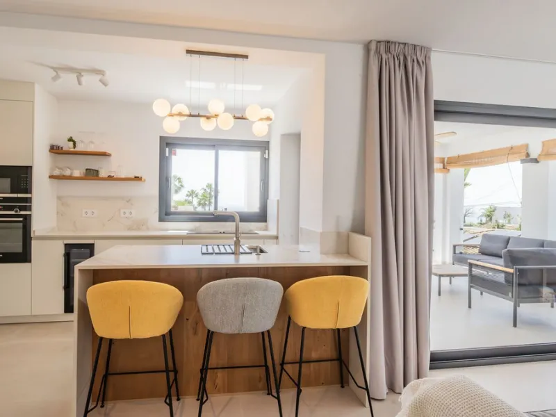 Detached villa set within an exclusive residential development, combining tranquillity, privacy and an unbeatable location.