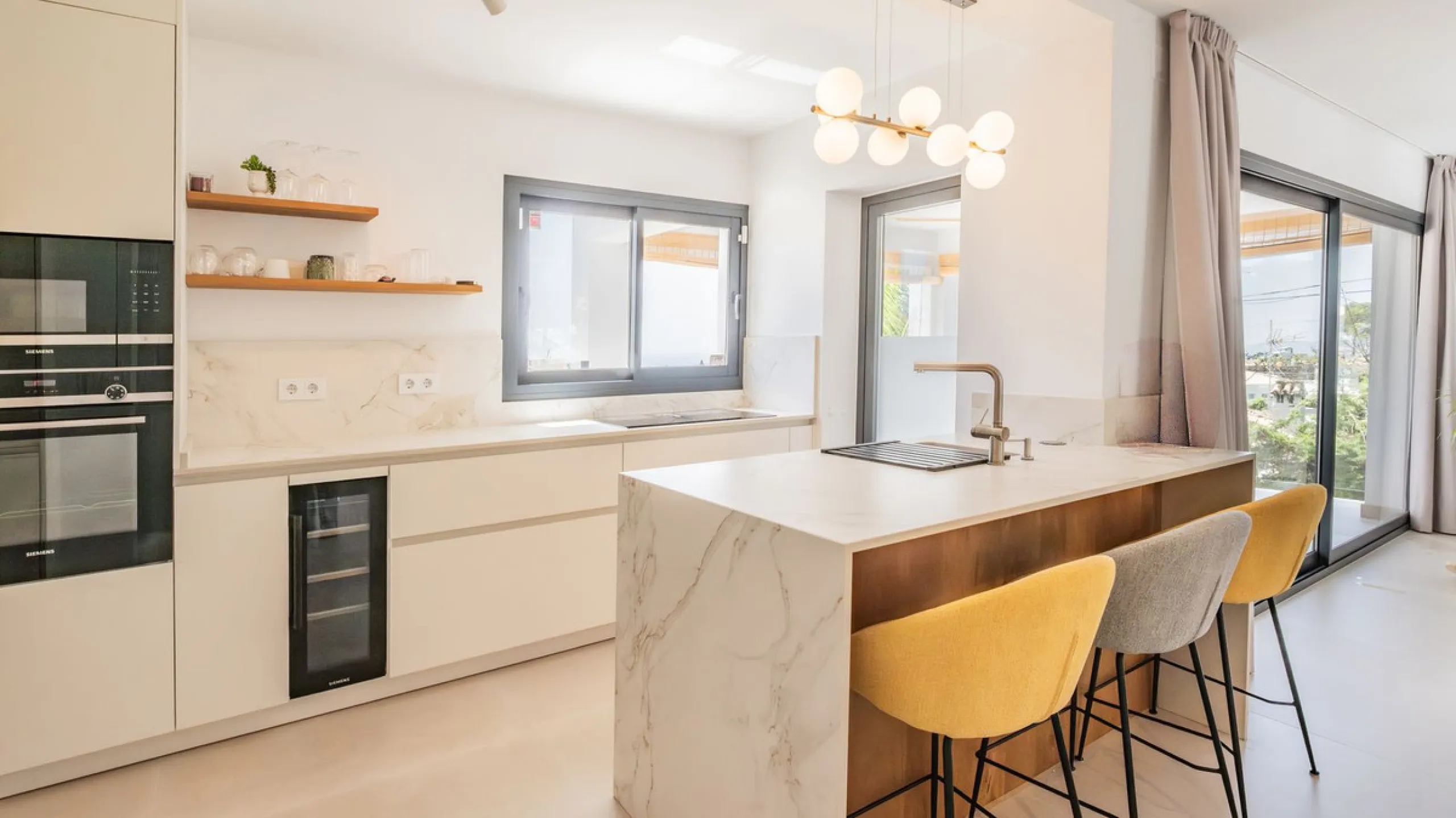 Detached villa set within an exclusive residential development, combining tranquillity, privacy and an unbeatable location.